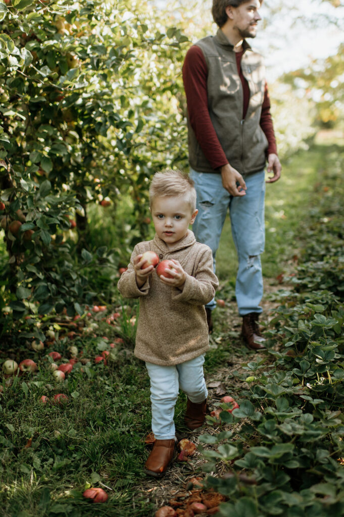 Fall apple orchard family photos in Southwest Michigan at Lehman's Orchard