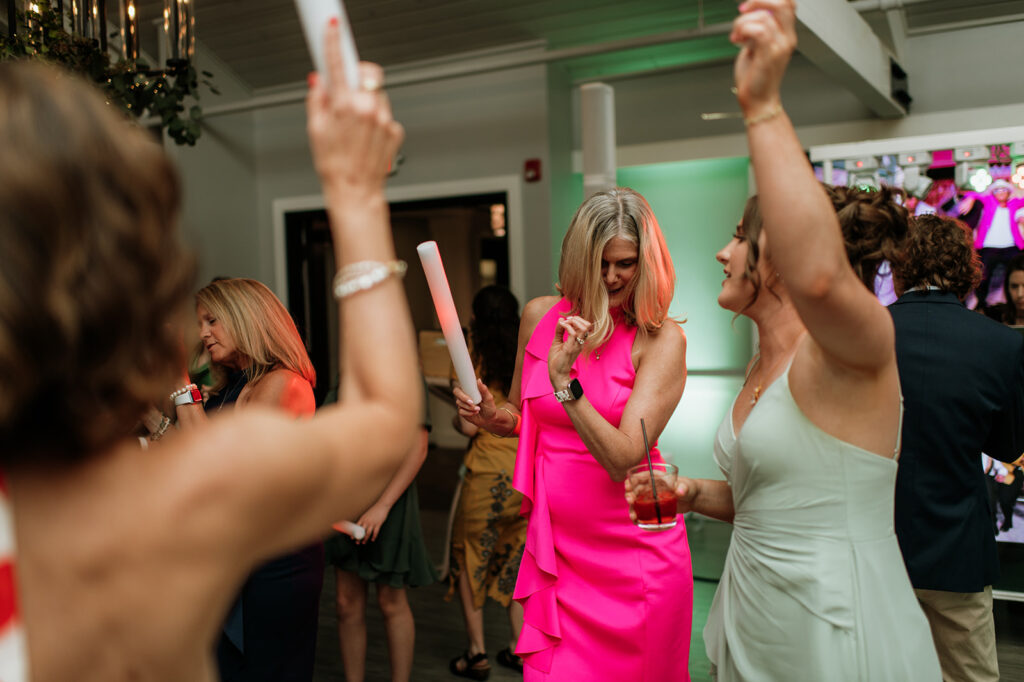 Open dancing at a Morris Park Country Club wedding in South Bend, Indiana