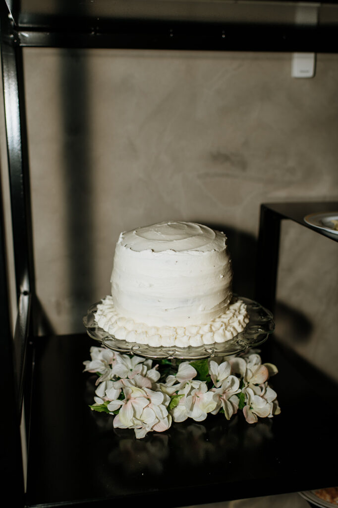 Simple wedding cake