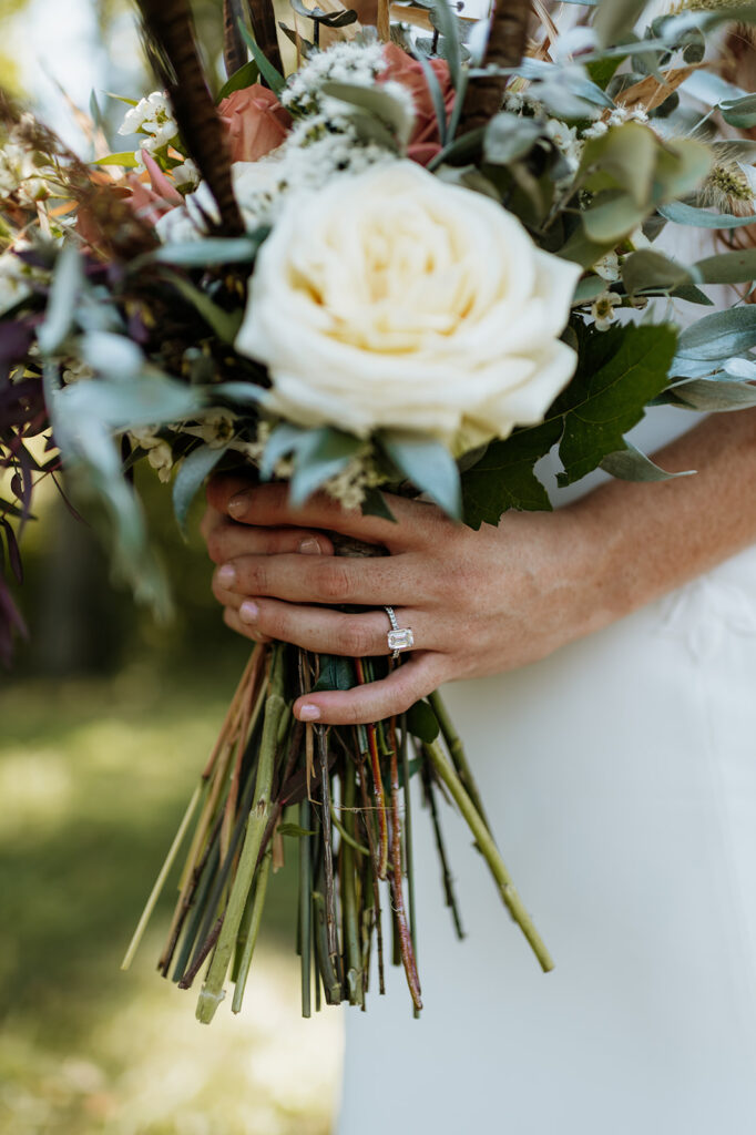 Bride holding her fall wedding bouquet