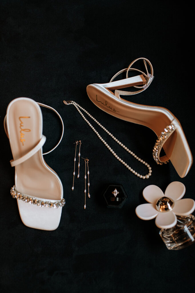 Winter wedding details from an Indiana wedding