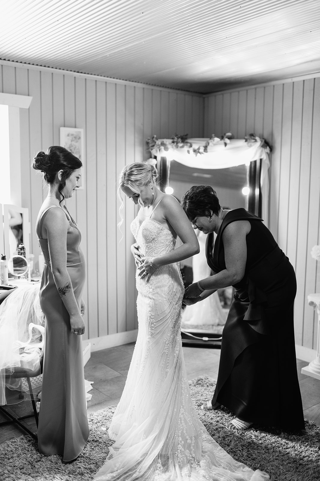 Black and white photo of a bride getting ready for her Rock Run Creek wedding in The Guest House 