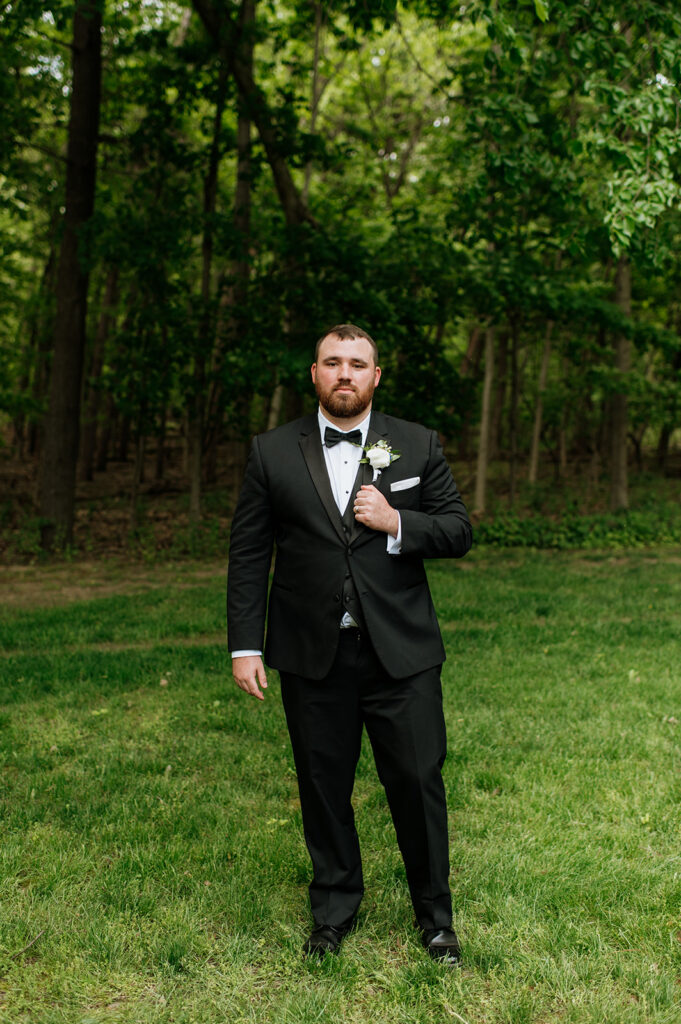 Outdoor grooms portraits.